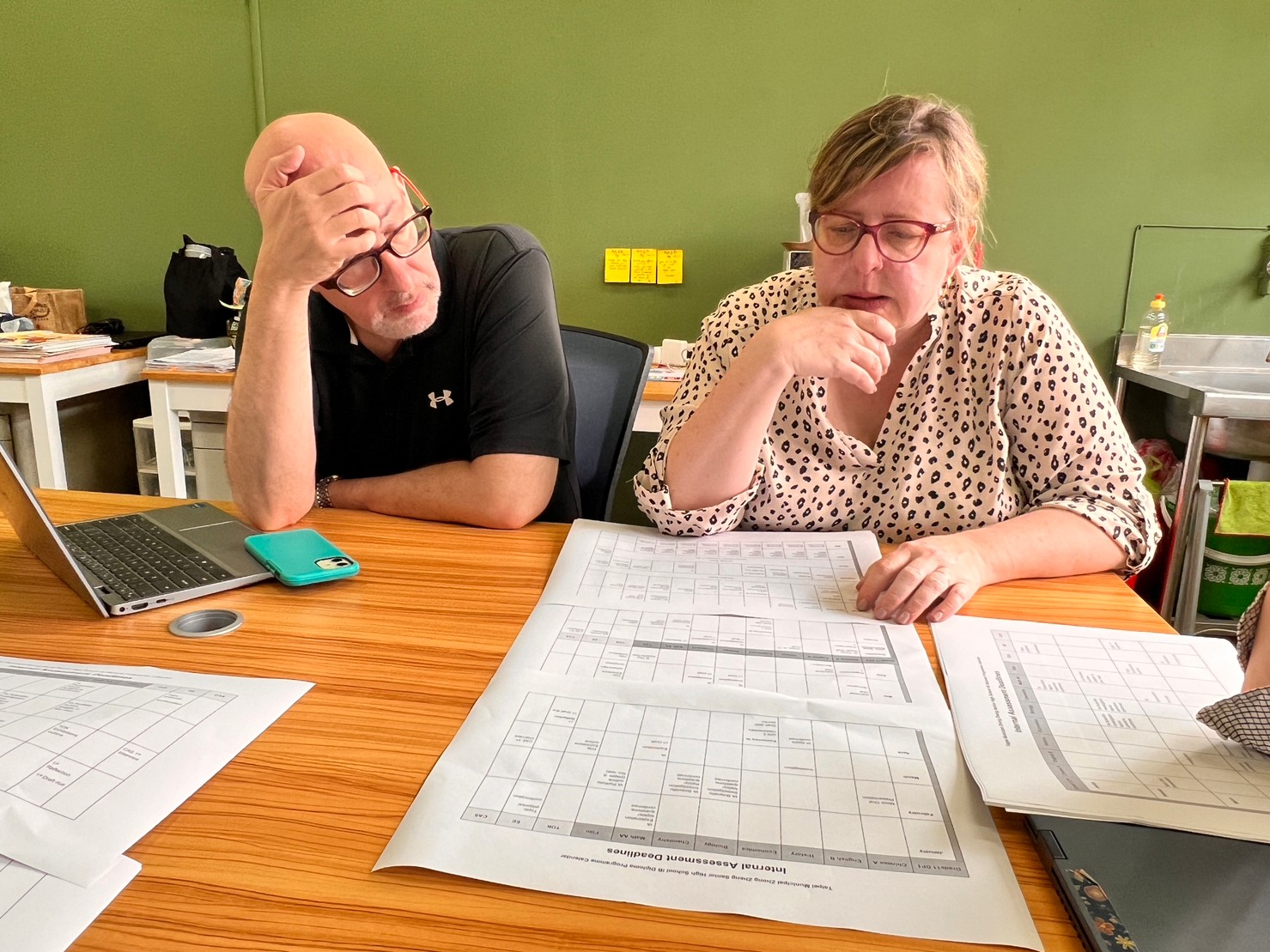 講師以個案方式說明在不同階段教師能提供的支持